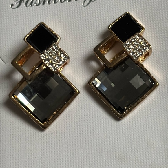 Fashion statement stunning studds earrings with faux diamonds - Picture 1 of 7